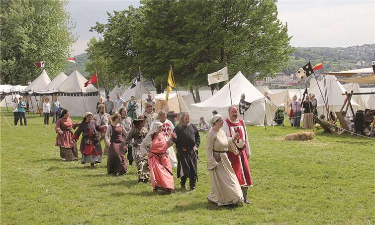 Das Mittelalter in allen Facetten Beim Pfingstspectaculum wurde Jung und Alt gleichermaßen etwas geboten. STUHA