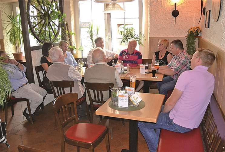 Beim Polit-Café in Kruft darf jeder seine Meinung äußern.  Dieter Walter