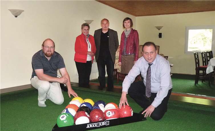 Beim PoolBall handelt es sich um eine Kombination aus Poolbillard und Fußball. Fotos: FRE