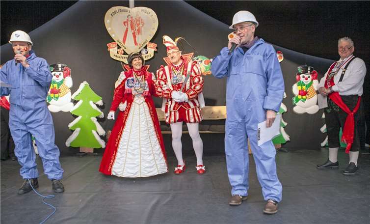 Beim Prinzenempfang in Villiprott sangen Werner Faßbender und Stefan Stratmann zu Ehren des Villiper Prinzenpaares Willy I. (Bedorf) und Edeltraud I. (Bedorf-Hamacher) das Lied von der „Rötter Brücke“. VJ