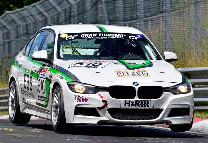 Beim Rennen am Sonntag gelang Carsten Knechtges, Marcel Manheller und Janis Waldow mit dem BMW F30 von Manheller Racing der Sprung auf das Podium.