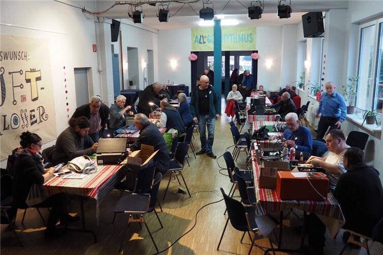 Beim Repair Café können auch Elektrogeräte repariert werden, die von gewerblichen Werkstätten nicht angenommen werden. Foto: Thomas Seggel / Stadtverwaltung Lahnstein