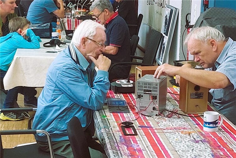 Beim Repair Café werden nur Elektrogeräte repariert, die von gewerblichen Werkstätten nicht angenommen werden. Foto: Thomas Seggel / Stadtverwaltung Lahnstein