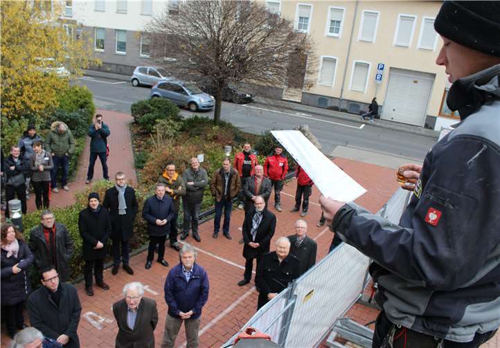 Beim Richtfest geben die Handwerker dem neuen Gebäude ihren Segen.