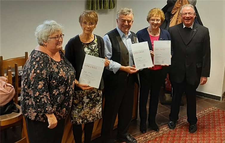 Beim Rückblick auf das vergangene Chorjahr durfte auch die Ehrung verdienter Mitglieder nicht fehlen.Foto: privat