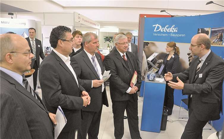 Beim Rundgang (v.l.): Jürgen Czielinski, Götz Piwinger, Manfred Sattler und Joachim Hofmann-Göttig. UKO