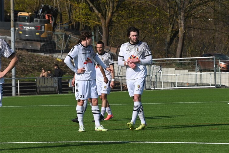 Beim SV Eintracht Mendig (rechts Pascal Zimmer) läuft momentan nichts zusammen. Foto: SK 