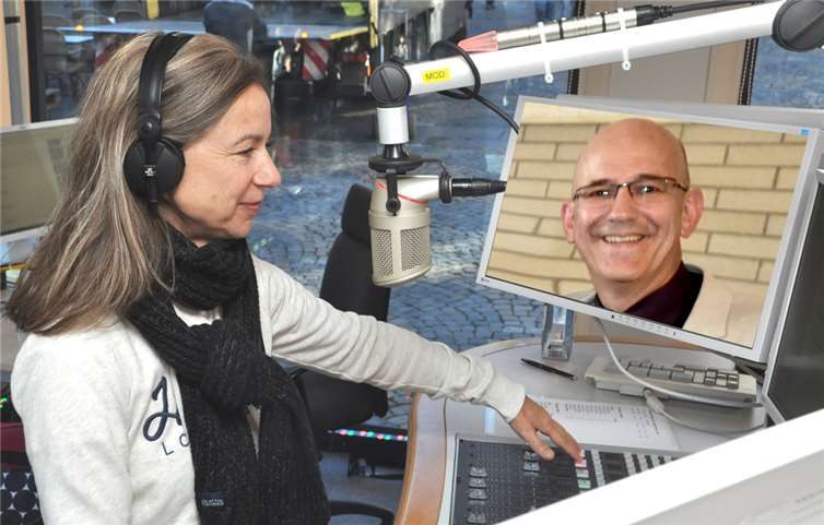 Beim SWR erzählt Werner Blasweiler über Mayen. Fotos: BS