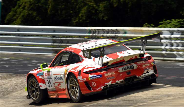 Beim Samstagsrennen konnte das Team sich als bestplatziertesPorsche-Team Rang 6 sichern.Fotos: Frikadelli Racing / BR Foto