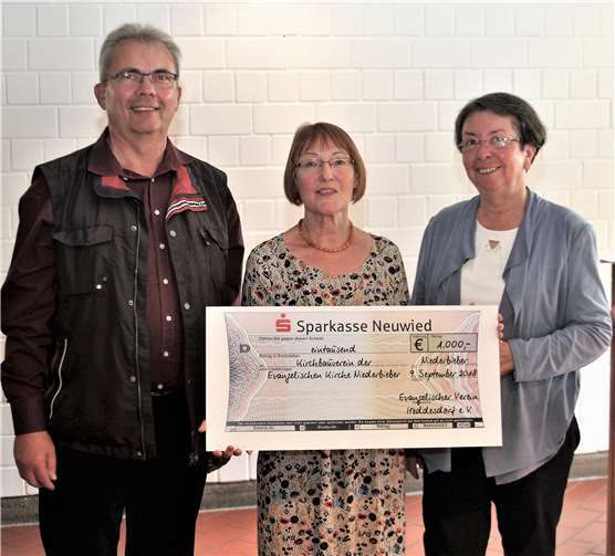 Beim Schiffsausflug nach St. Goar sammelten die Mitglieder des Evangelischen Vereins Heddesdorf-Neuwied den stolzen Betrag von 1.000 Euro.privat