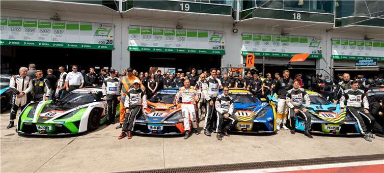 Beim Season Opening bereitet das Wiedersehen allen stets große Freude. Fotos: Teichmann Racing