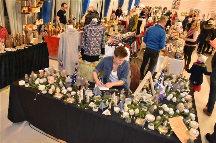 Beim Selbermachermarkt im Kolpinghaus wurden viele schöne Sachen angeboten.