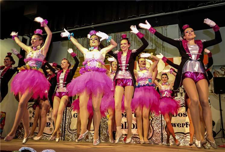 Beim Showtanz der Löfer Tanzgruppe „Black & White“machte sich Begeisterung breit und tosender Applaus folgte.