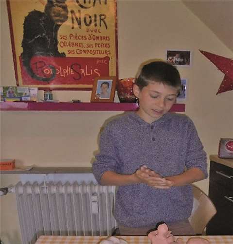 Beim Skulptieren mit Ton kann jeder seiner Kreativität freien Lauf lassen.privat