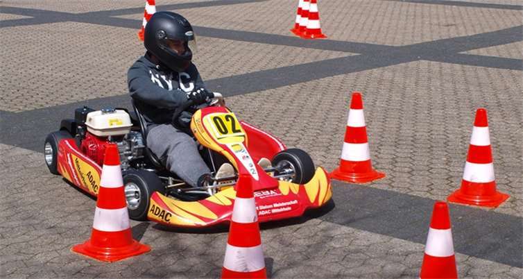 Beim Slalomparcours mussten die Fahrer Spitzengefühl beweisen.