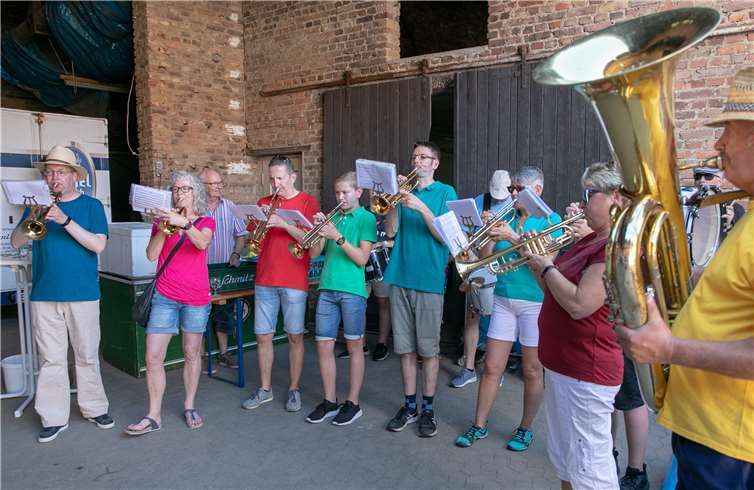 Beim Sommerfest der KG Buschhoven im Hof Heinen spielte auch die Swistbach-Kapelle auf.