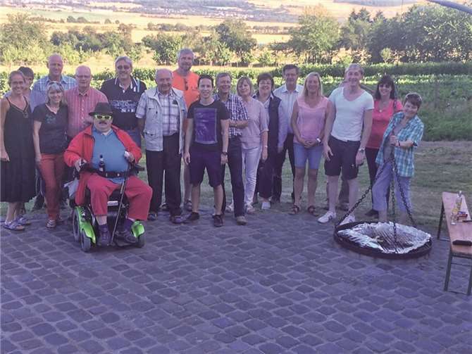 Beim Sommergrillfest kamen trafen sich die Parteimitglieder. Privat