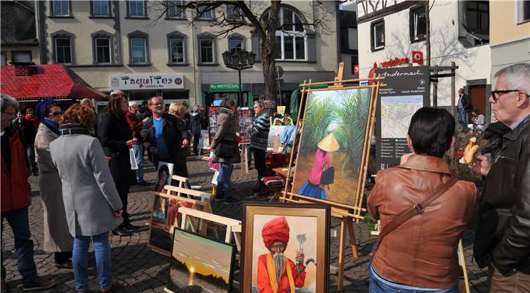 Beim Stadtfest „Geysir-Frühling“ feierte der Kunstmarkt im Herzen der Altstadt Premiere. Am Samstag, 2. Juni, ist nun die vierte Auflage angesagt.Foto: Stadt Andernach/Maurer