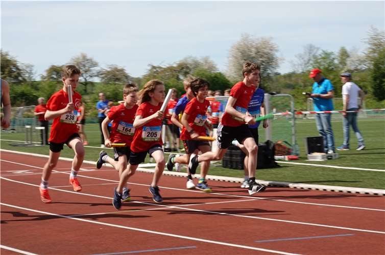 Beim Staffelwettbewerb. Quelle: Katrin Zink und Jörg Thielen/Turngemeinde 1878 e.V. Oberlahnstein