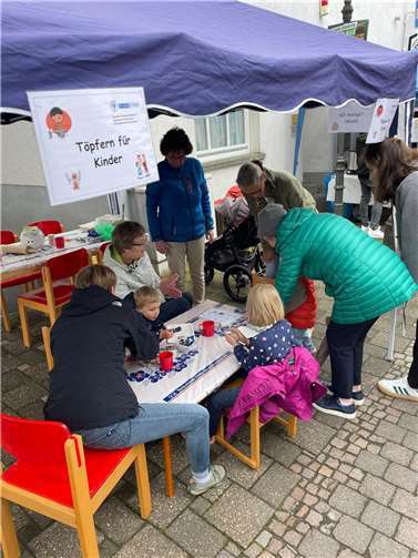 Beim Stand des Kinderschutzbundes wurde es kreativ. Foto: Kinderschutzbund Westerwald Höhr-Grenzhausen e.V.