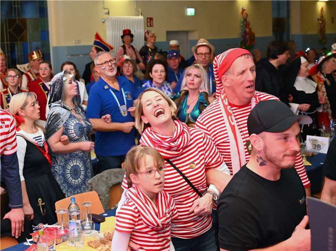 Beim Start des Saalkarnevals wurde endlich wieder ausgelassen gefeiert.