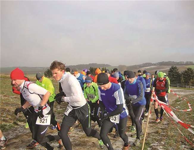 Beim Start zum Neun-Kilometer-Lauf hatte es jeder eilig.privat