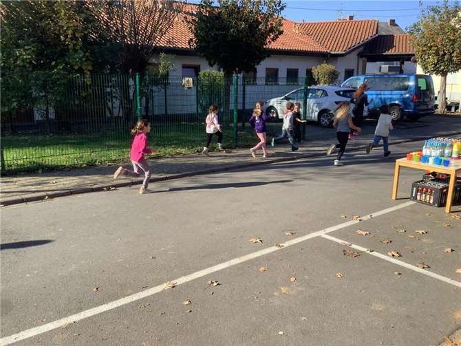 Beim Startschuss eröffneten die Läufer eine Strecke, rund um die Kita.