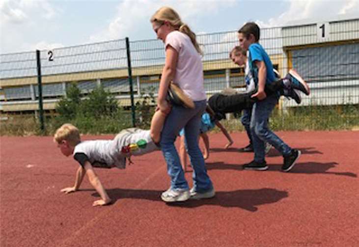 Beim Straußenrennen hatten die Kinder viel Freude.