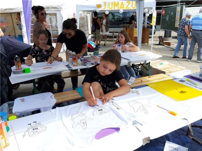 Beim Stylen der T-Shirts war der Kreativität keine Grenzen gesetzt.