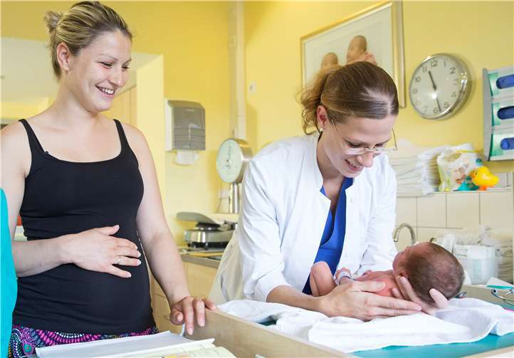 Beim Tag der offenen Tür am 16. März können die werdenden Eltern auch die Integrative Wochenstation kennenlernen.Foto: privat