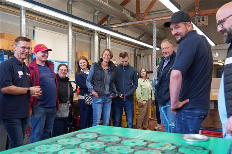 Beim Tag der offenen Tür fanden Besichtigungen in allen Werkstattbereichen statt, wie hier in der Sieb- und Digitaldruckerei.Foto: Carmen Glöckner / Caritas Werkstätten