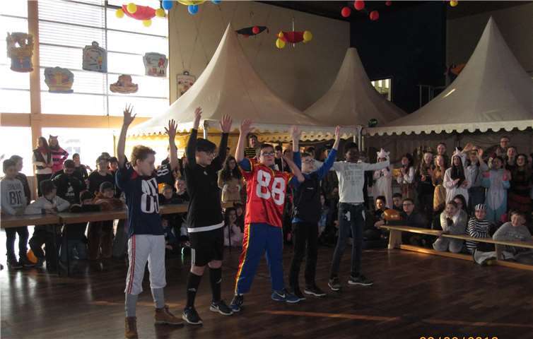 Beim Talentwettbewerb boten viele Kinder aus den Klassen ihre einstudierten Choreographien dar. privat
