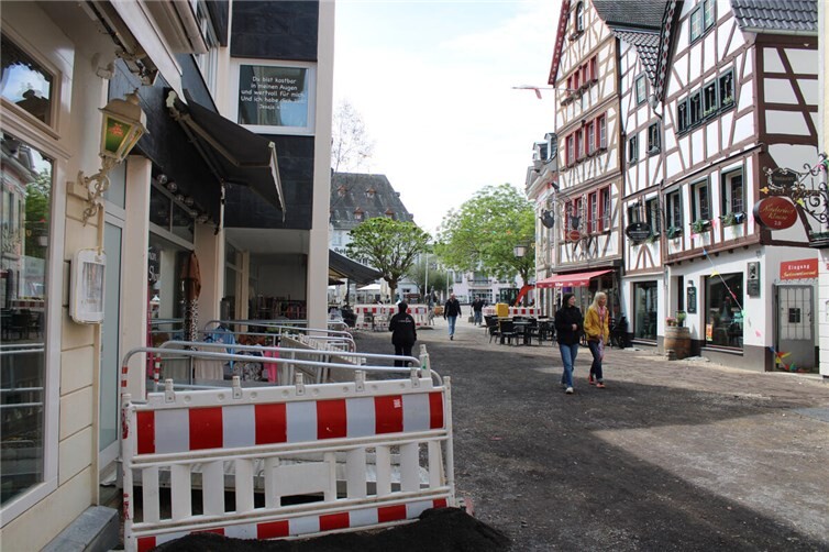 Beim Teileinsturz bildete sich ein Loch von rund einem halben Meter Breite. Foto: DU