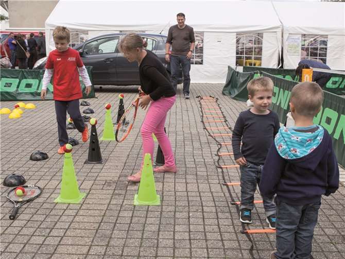 Beim Tennisclub Swisttal dürfte sich der Nachwuchs sportlich betätigen und erste Erfahrungen mit dem Tennisspiel sammeln. Jost
