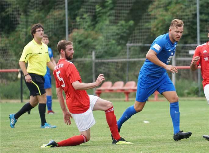 Beim Testspielsieg der Mülheimer Reserve bei den Sportfreunde Miesenheim sorgte Philip Hürter in der Schlussminute für den Mülheimer Siegtreffer. Foto: Irene Appel