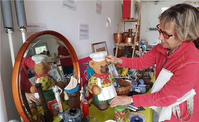 Beim Tierschutz-Trödelstand ist für jeden etwas dabei.Foto: privat