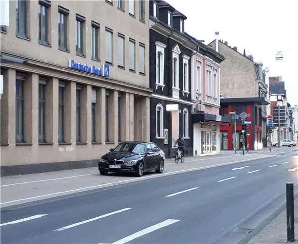 Beim Treffen der Bürgerliste wurde u. a. das leidige Zuparken des Radweges in der Hermannstraße diskutiert. privat
