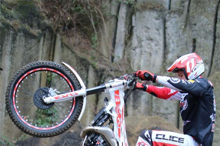 Beim Trial werden mit speziellen Fahr- oder Motorrädern verschiedene Hindernisse überwunden. AAC Bad Neuenahr