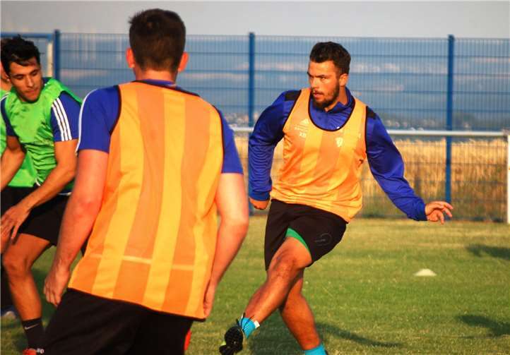 Beim Turnier des SV Masburg konnte sich auch Bujar Xhakalija (rechts) in die Torschützenliste eintragen.