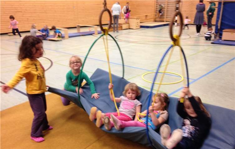 Beim Überqueren der Hängebrücken tobten sich die Kleinen aus.