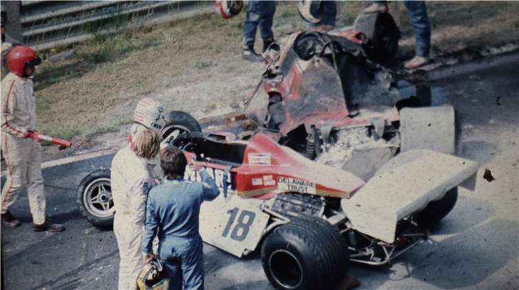 Beim Unfall von Niki Lauda 1976war Stuck einer der ersten Helfer. Foto: Holst
