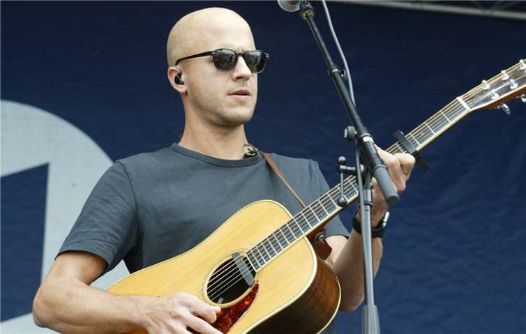 Beim Unterhaltungsprogramm war Milow das musikalische Highlight auf der ARD-Showbühne.