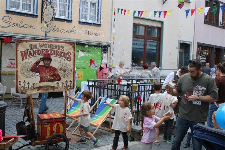 Beim Wanderzirkus konnte den Seifenblasen nachgejagt werden. 