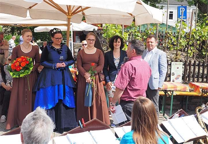 Beim Weinfest wird viel Traditionelles geboten. Foto: Wolfgang Seidenfuss