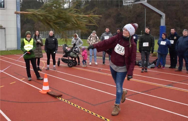 Beim Weitwurf schleuderte Farina Müller die Fichte wie ein Speer.Fotos: HEP