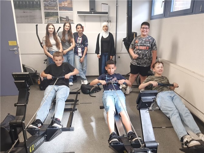 Beim Wettbewerb absolvierten alle Jungen und Mädchen einer Klasse die virtuelle Ruderstrecke von 250 Metern so schnell wie möglich.  Foto: Constanze Hein