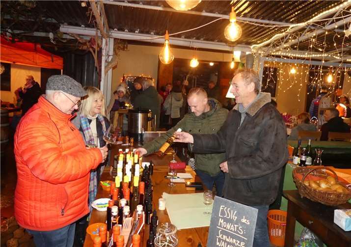 Beim Winterevent im Ortsteil Eller traf man sich in rustikalem Ambiente wieder zum Staunen und Genießen. Foto: TE