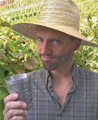 Beim „WinzerKrimi-Dinner“ dürfen die Gäste mit rätseln, wer der Mörder ist. privat