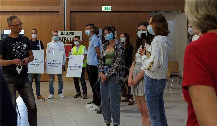 Beim Workshop diskutierten die Jugendlichen über aktuelle politische Themen. Foto: privat