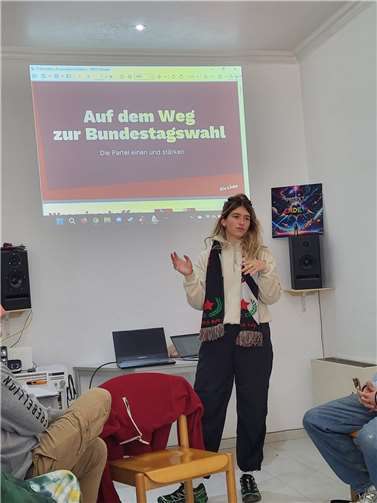 Beim Workshop mit Ronja Gerstedt, Bundesgeschäftsstelle von Die Linke. Foto: privat